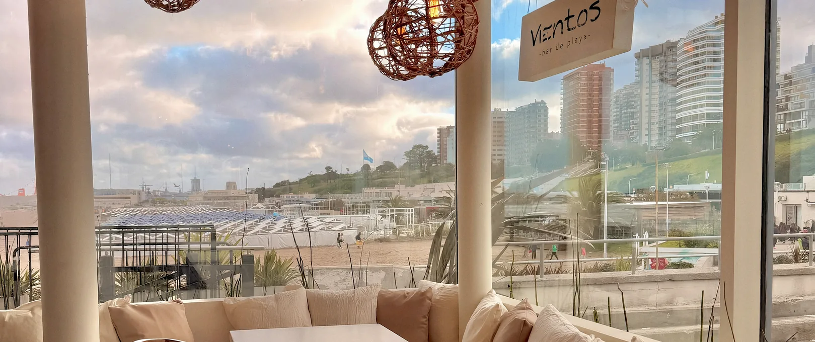 Vientos, bar de playa en Playa Grande, Mar del Plata