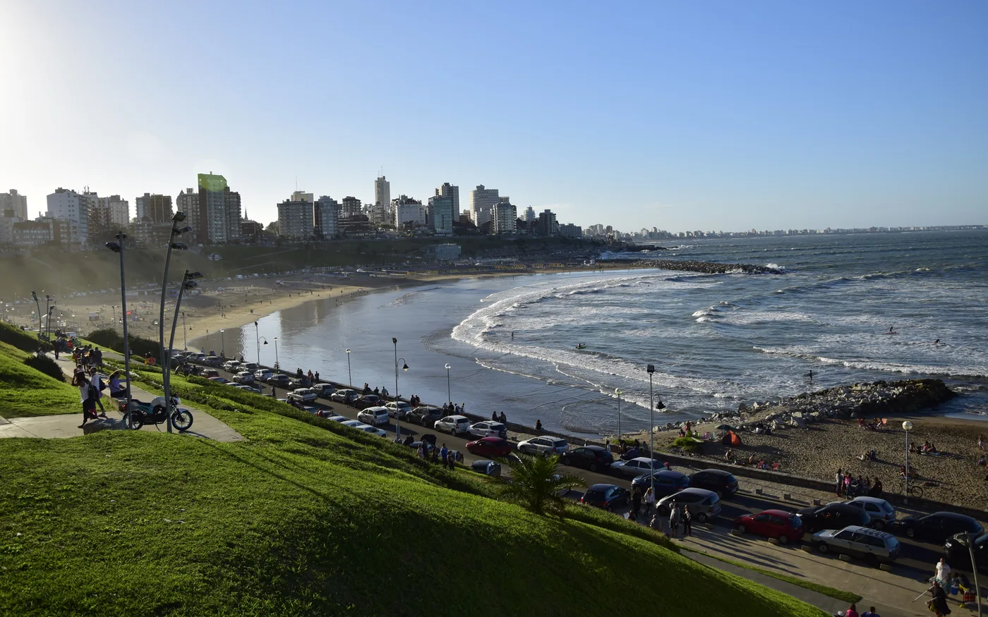 La bahía de Mar del Plata desde la loma, a pasos de Playa Grande
